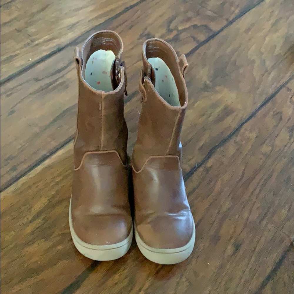 Brown kids boots